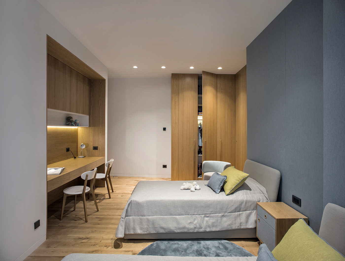 Дизайн узкой спальни –уютная комната